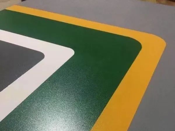 地下停車場無振動防滑坡道施工流程分享，地下車庫水性防滑坡道